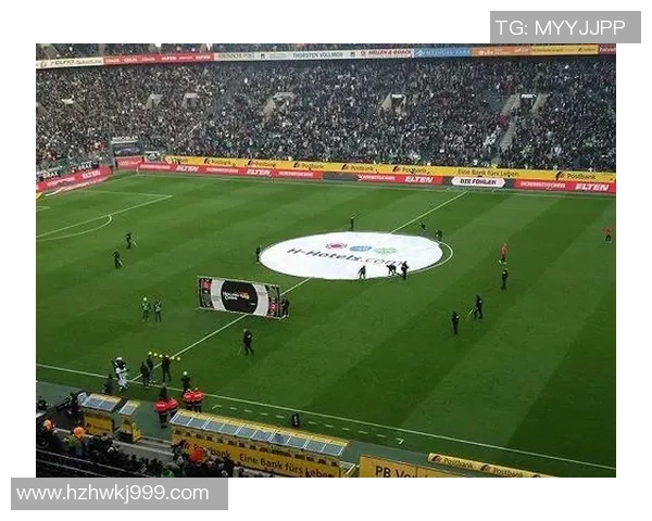 球星胸针足球的魅力与独特价值探索，展现足球文化与个性化时尚结合的创新形式